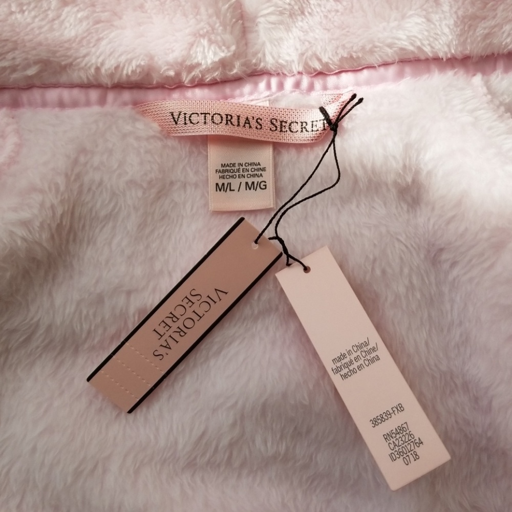 Victoria's Secret Cozy Plush Short Robe SZ M/L $59 - Picture 5 of 6